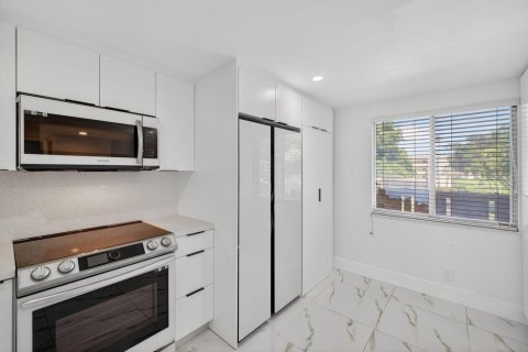 Condo in Delray Beach, Florida, 2 bedrooms № 2246237 - photo 5