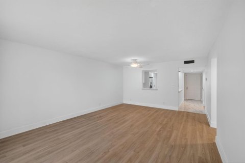 Condo in Delray Beach, Florida, 2 bedrooms № 2246237 - photo 22