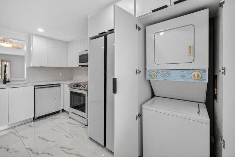 Condo in Delray Beach, Florida, 2 bedrooms № 2246237 - photo 7