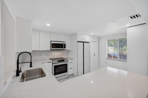 Condo in Delray Beach, Florida, 2 bedrooms № 2246237 - photo 6