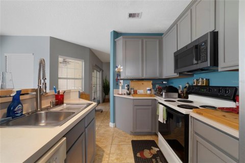 Condo in Orlando, Florida, 3 bedrooms № 2201295 - photo 10