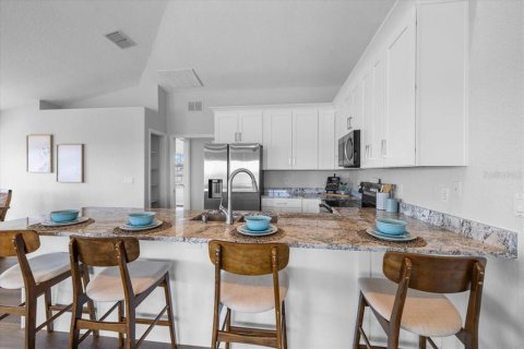 House in Hernando Beach, Florida 3 bedrooms, 170.75 sq.m. № 2200440 - photo 10