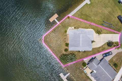 House in Hernando Beach, Florida 3 bedrooms, 170.75 sq.m. № 2200440 - photo 4