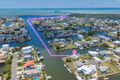 House in Hernando Beach, Florida 3 bedrooms, 170.75 sq.m. № 2200440 - photo 3