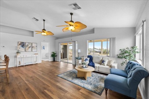 House in Hernando Beach, Florida 3 bedrooms, 170.75 sq.m. № 2200440 - photo 7