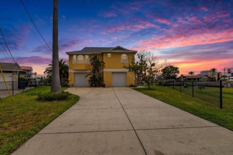 Villa ou maison à Hernando Beach, Floride 3 chambres, 170.75 m2 № 2200440