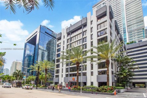 Commercial property in Miami, Florida № 2052784