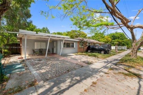 Immobilier commercial à vendre à Miami, Floride: 256.87 m2 № 1766794 - photo 15