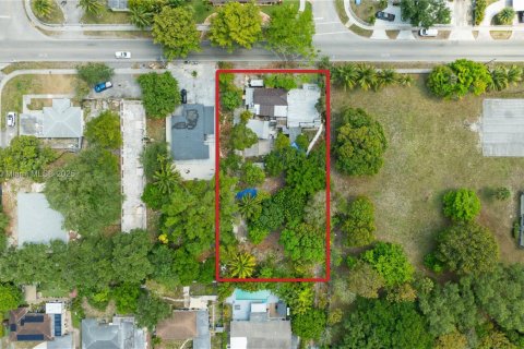 Immobilier commercial à vendre à Miami, Floride: 256.87 m2 № 1766794 - photo 2