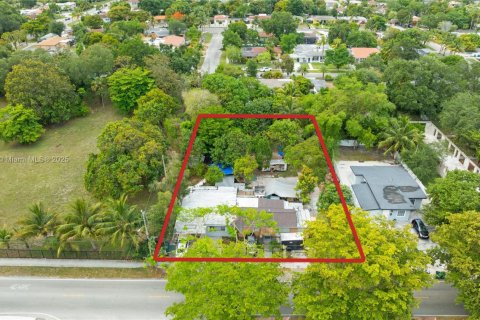 Immobilier commercial à vendre à Miami, Floride: 256.87 m2 № 1766794 - photo 12