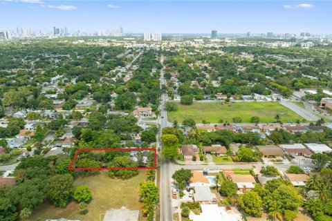 Immobilier commercial à vendre à Miami, Floride: 256.87 m2 № 1766794 - photo 3