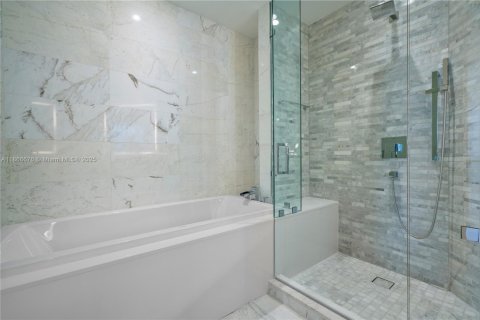 Купить кондоминиум в Майами, Флорида 2 спальни, 144.93м2, № 2038647 - фото 11