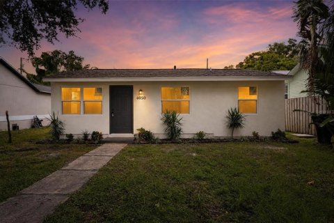 Villa ou maison à Saint Petersburg, Floride 4 chambres, 132.94 m2 № 2403150