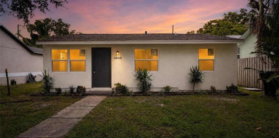 Villa ou maison à Saint Petersburg, Floride 4 chambres, 132.94 m2 № 2403150