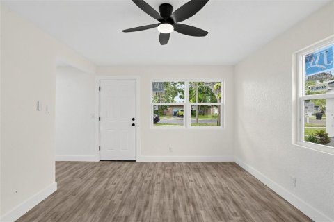 Villa ou maison à vendre à Saint Petersburg, Floride: 4 chambres, 132.94 m2 № 2403150 - photo 11