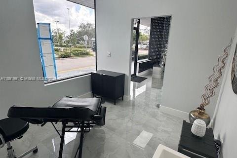 Commercial property in Pembroke Pines, Florida № 1943954 - photo 5