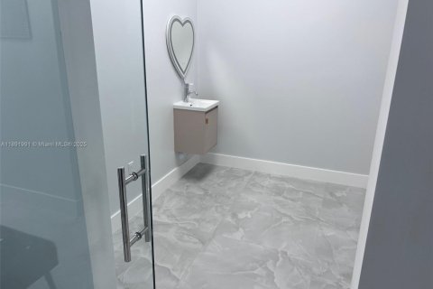 Immobilier commercial à vendre à Pembroke Pines, Floride № 1943954 - photo 20