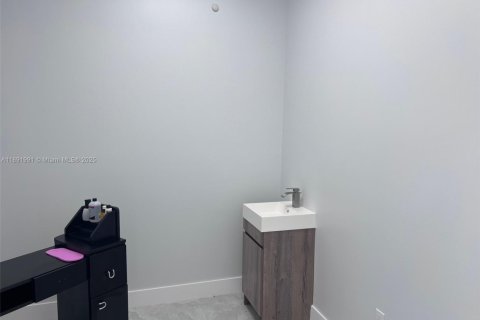 Immobilier commercial à vendre à Pembroke Pines, Floride № 1943954 - photo 13