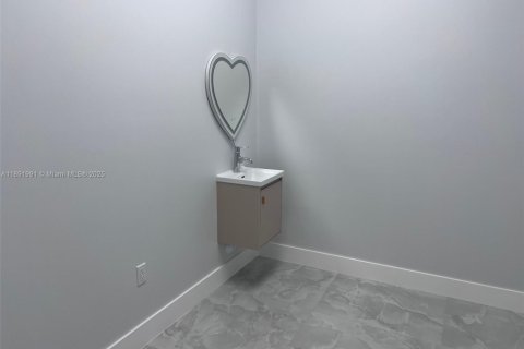 Immobilier commercial à vendre à Pembroke Pines, Floride № 1943954 - photo 21