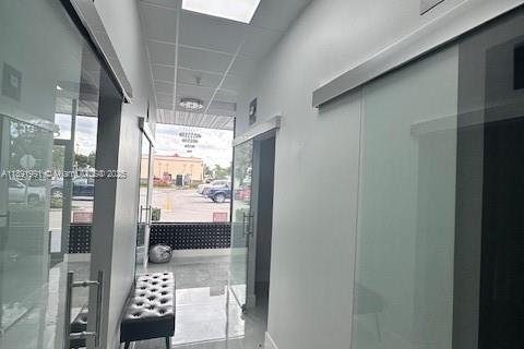 Commercial property in Pembroke Pines, Florida № 1943954 - photo 4