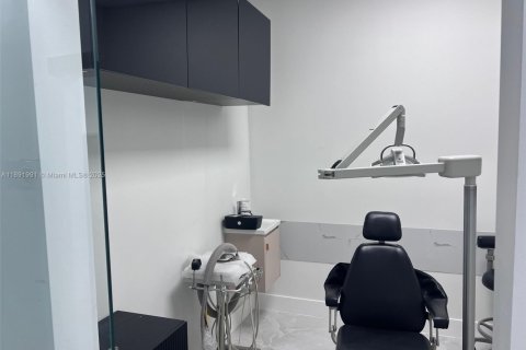 Immobilier commercial à vendre à Pembroke Pines, Floride № 1943954 - photo 22