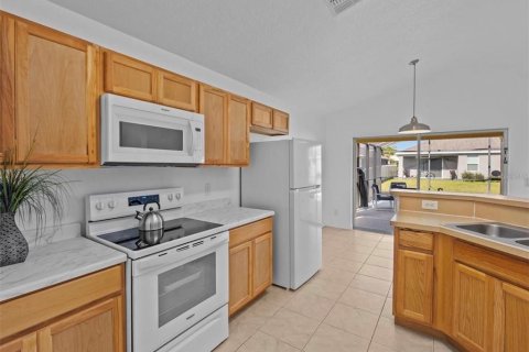 House in Davenport, Florida 5 bedrooms, 208.47 sq.m. № 1857907 - photo 14
