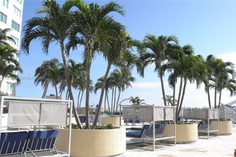 Condominio en venta en Miami, Florida, 2 dormitorios, 93.46 m2 № 2038848 - foto 17