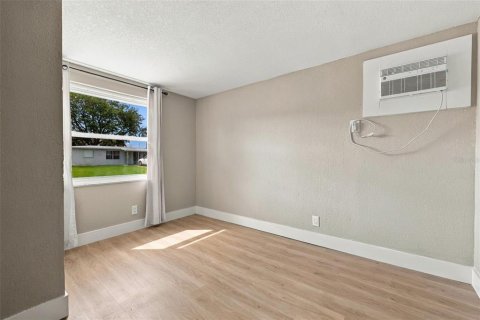 House in Largo, Florida 2 bedrooms, 66.52 sq.m. № 2421824 - photo 19