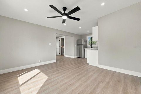House in Largo, Florida 2 bedrooms, 66.52 sq.m. № 2421824 - photo 14