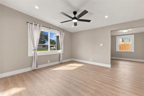 House in Largo, Florida 2 bedrooms, 66.52 sq.m. № 2421824 - photo 15