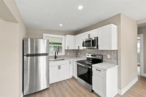 House in Largo, Florida 2 bedrooms, 66.52 sq.m. № 2421824 - photo 3