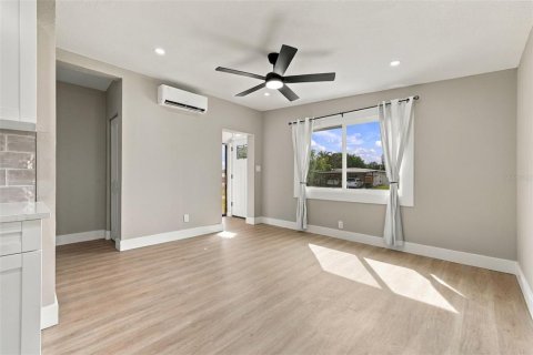 House in Largo, Florida 2 bedrooms, 66.52 sq.m. № 2421824 - photo 16