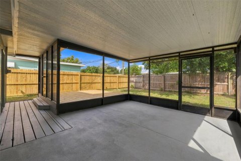 House in Largo, Florida 2 bedrooms, 66.52 sq.m. № 2421824 - photo 8