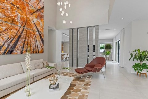 House in Doral, Florida 5 bedrooms, 342.81 sq.m. № 2013691 - photo 9