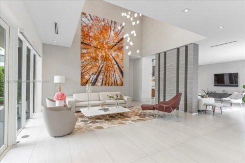House in Doral, Florida 5 bedrooms, 342.81 sq.m. № 2013691 - photo 6