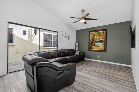 House in Delray Beach, Florida 3 bedrooms, 148.92 sq.m. № 2173838 - photo 5