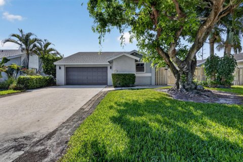House in Delray Beach, Florida 3 bedrooms, 148.92 sq.m. № 2173838 - photo 2