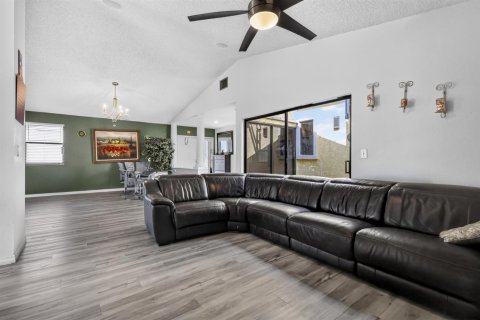 House in Delray Beach, Florida 3 bedrooms, 148.92 sq.m. № 2173838 - photo 7
