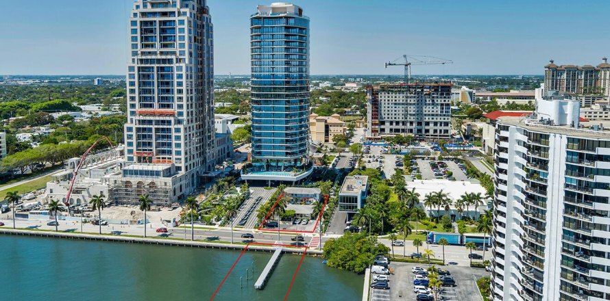 Propiedad comercial en West Palm Beach, Florida № 2250071