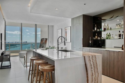 Condominio en venta en Miami, Florida, 1 dormitorio, 87.14 m2 № 2031726 - foto 4