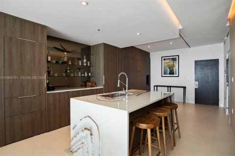 Condominio en venta en Miami, Florida, 1 dormitorio, 87.14 m2 № 2031726 - foto 5