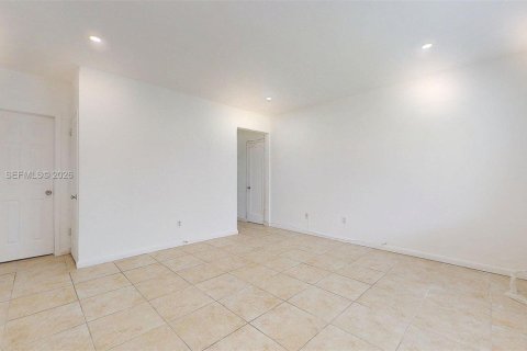 Apartamento en alquiler en Miami, Florida, 27.87 m2 № 2030667 - foto 7