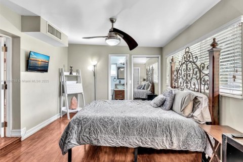 House in Hollywood, Florida 3 bedrooms, 141.03 sq.m. № 1888322 - photo 23
