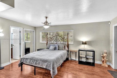 House in Hollywood, Florida 3 bedrooms, 141.03 sq.m. № 1888322 - photo 22