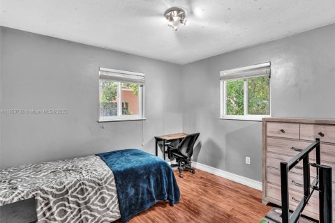 House in Hollywood, Florida 3 bedrooms, 141.03 sq.m. № 1888322 - photo 28