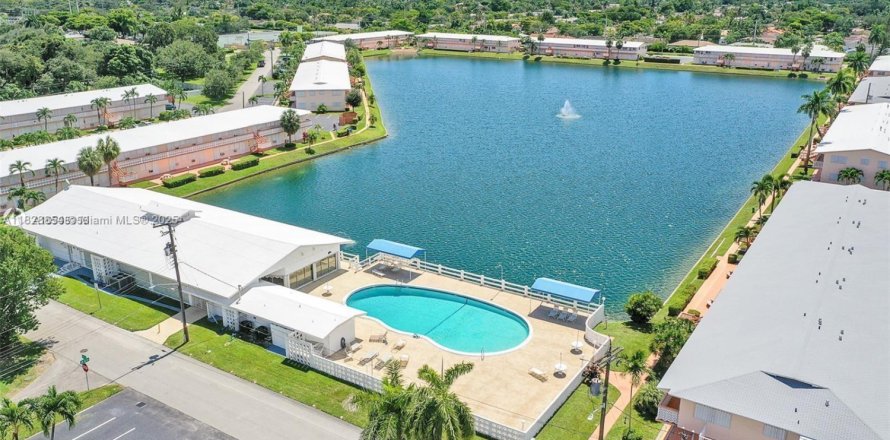 Condo à Hallandale Beach, Floride, 1 chambre  № 1921026