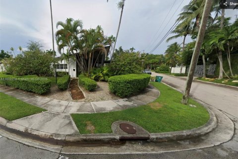 House in Miami, Florida 5 bedrooms, 117.24 sq.m. № 1959537 - photo 19