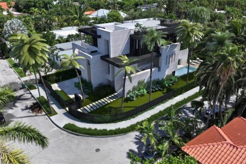 House in Miami, Florida 5 bedrooms, 117.24 sq.m. № 1959537 - photo 15