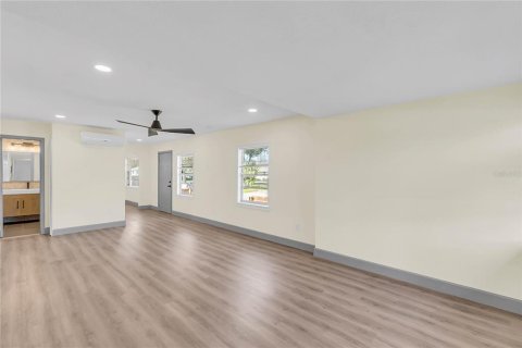 House in Titusville, Florida 2 bedrooms, 95.88 sq.m. № 1869540 - photo 3