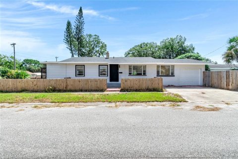 House in Titusville, Florida 2 bedrooms, 95.88 sq.m. № 1869540 - photo 1